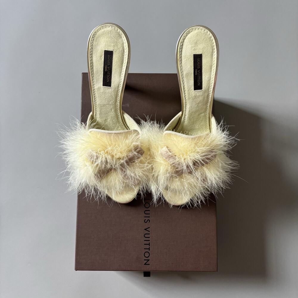 BRAND NEW Ostrich Feather Louis Vuitton Heels Size 38 US 8 Wedding Heels
